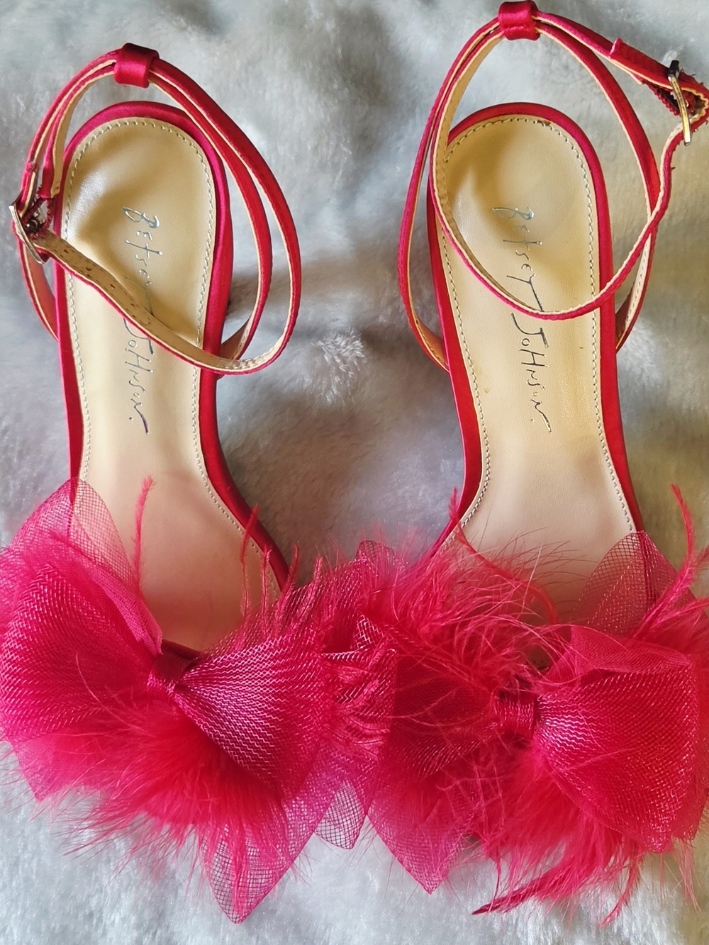 Betsey Johnson SB-Devon Feather Bow Heels PinkLike New